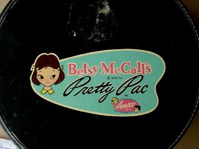 VINTAGE BETSY McCALLS PRETTY PAC AMSCO TOYS DOLL ROUND CARRY CASE 
