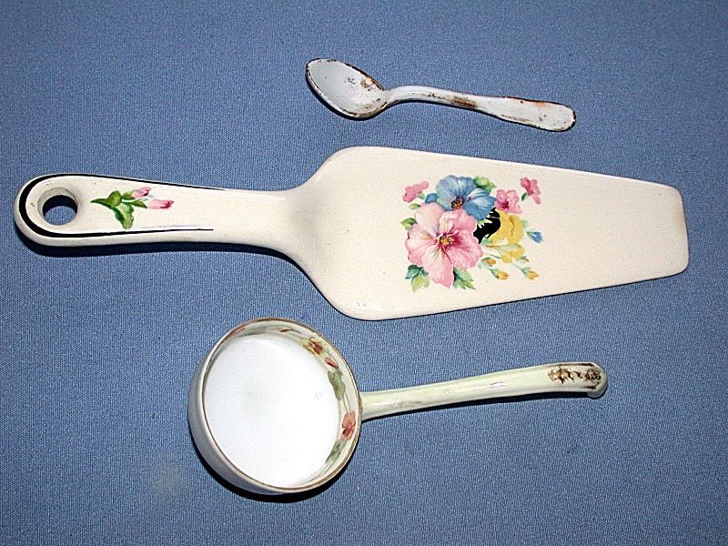 Vintage 3pc Kitchen Utensils Ladle, Spoon & Cake Server  